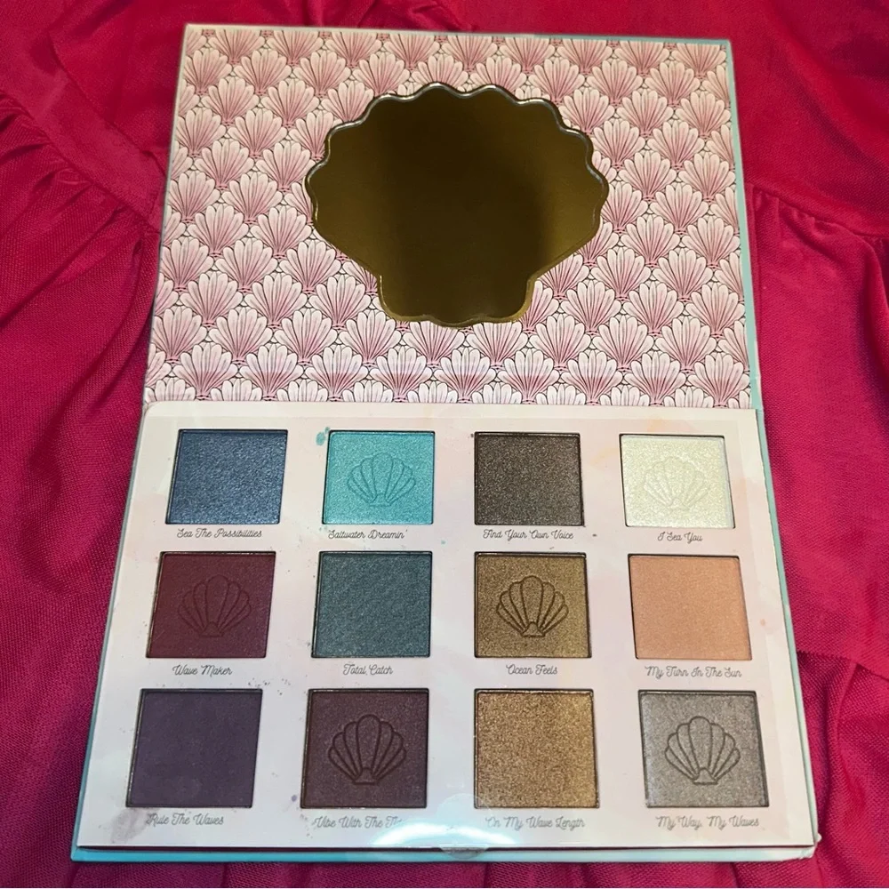 Disney The Little Mermaid Eyeshadow Palette - Shimmers & Mattes - Ariel - Picture 6 of 7